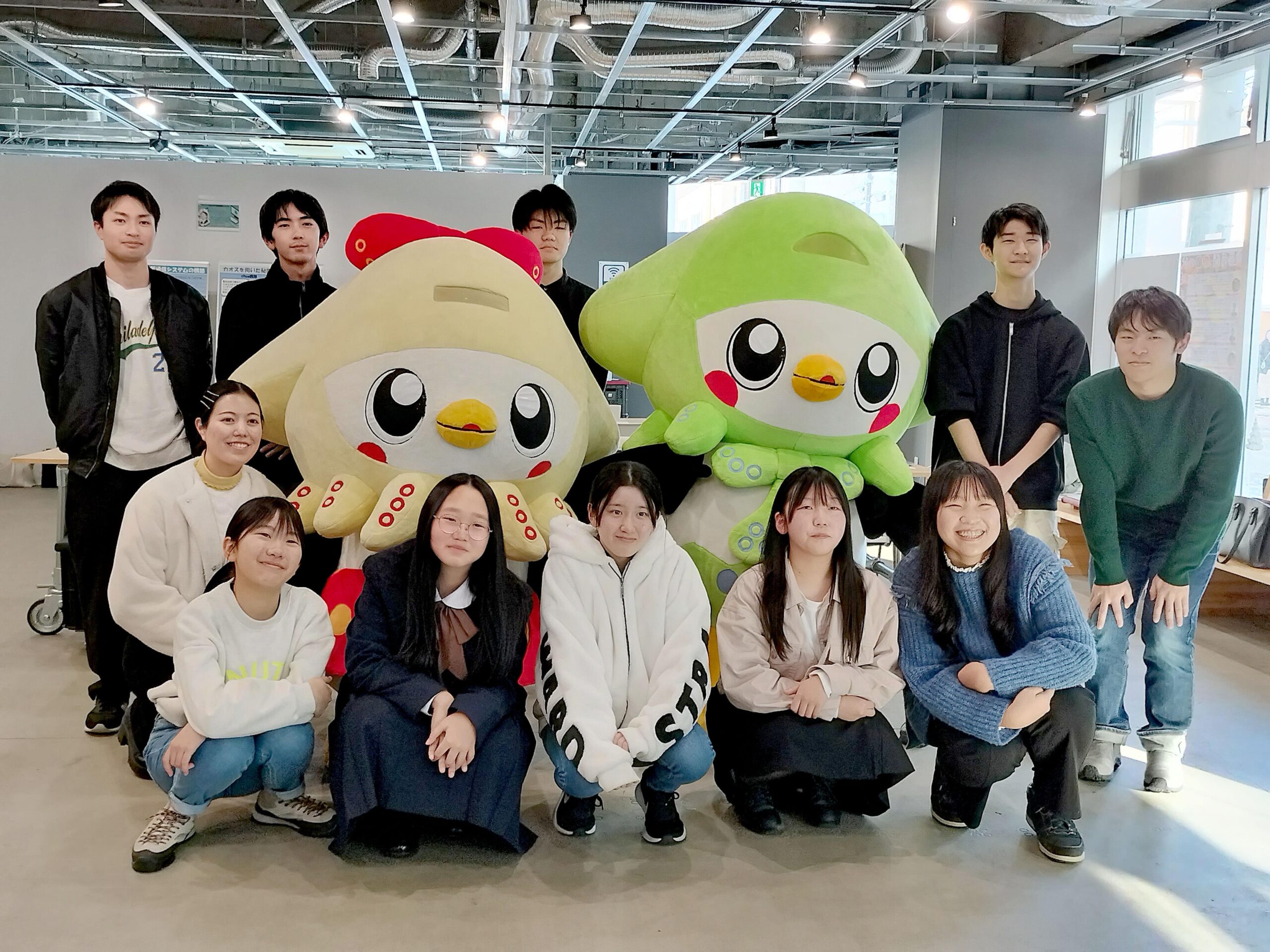 部員と大学生サポーターたちが
いかずきんズと記念写真を撮りました😊💓