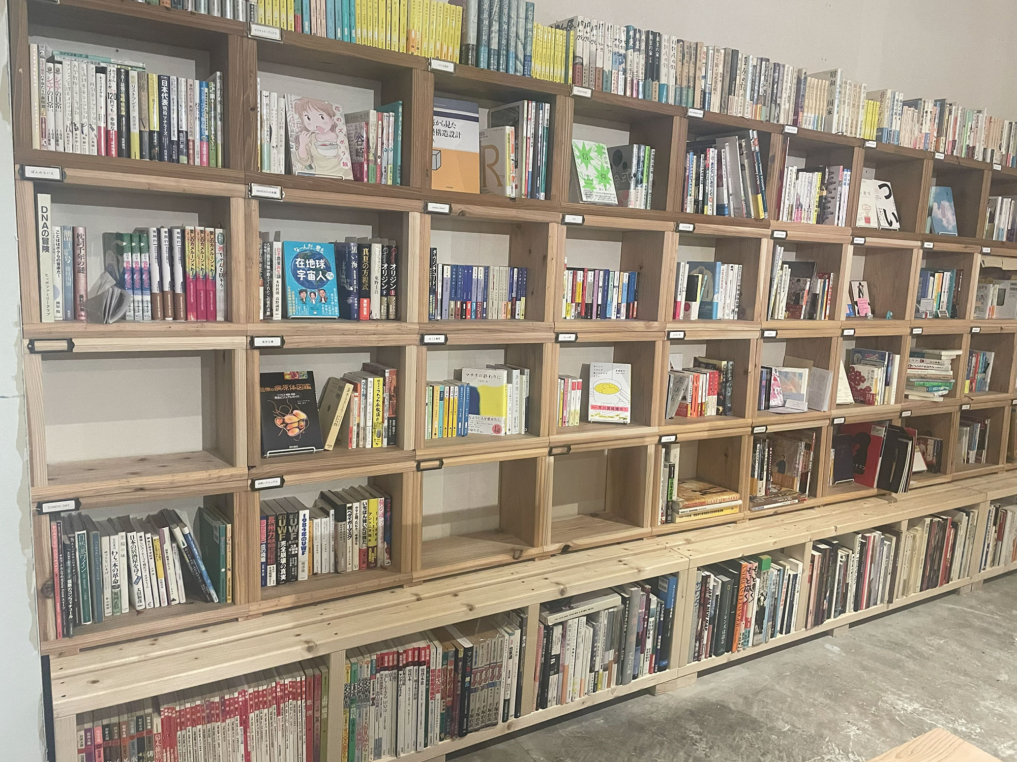 今現在、すべての貸本棚が埋まっていました。
こちらを利用されたい方は予約もできるそうです！