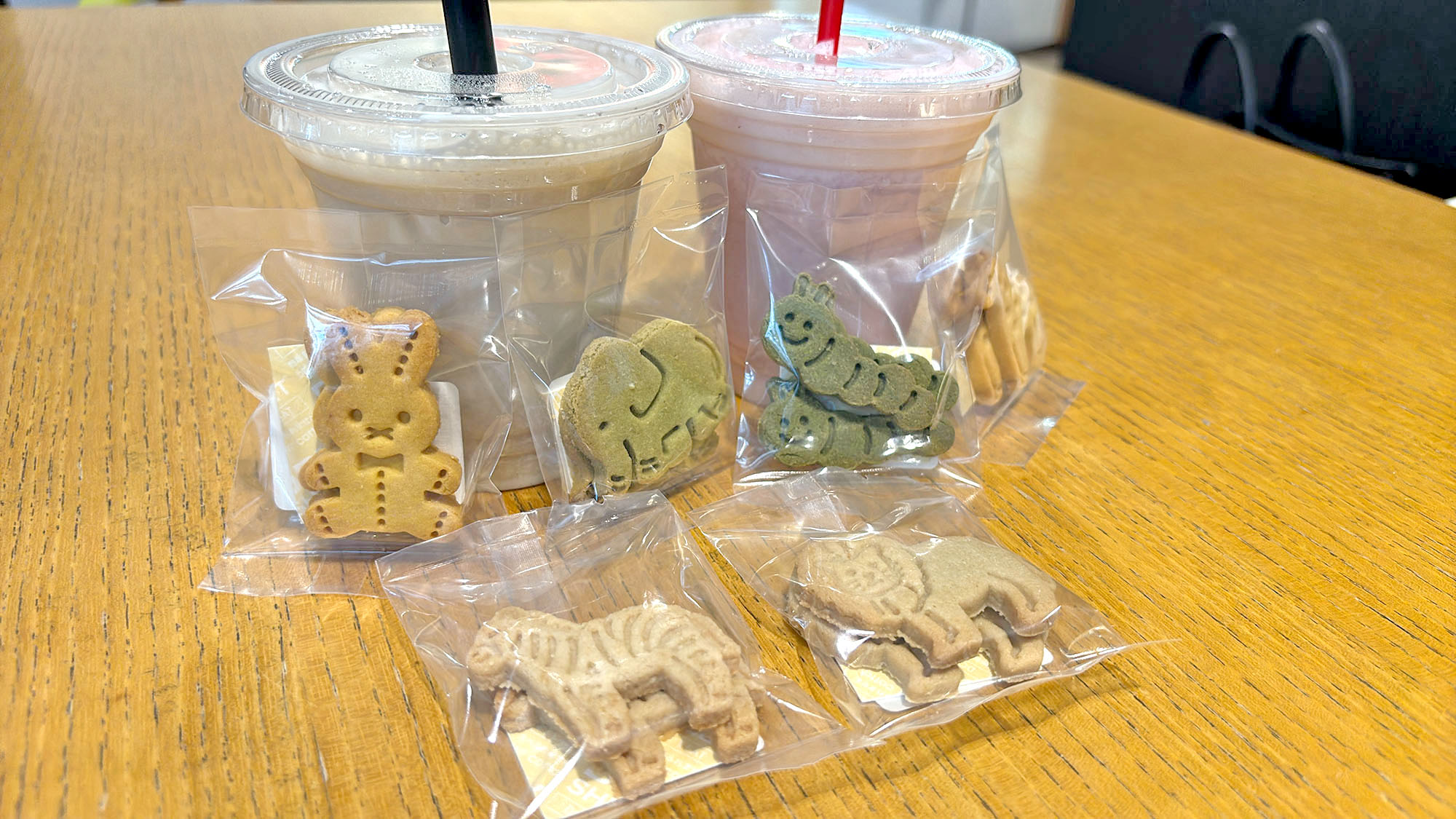 玄米クッキー
（ブロッコリーや小松菜など野菜を使用したクッキーがたくさんあります！）