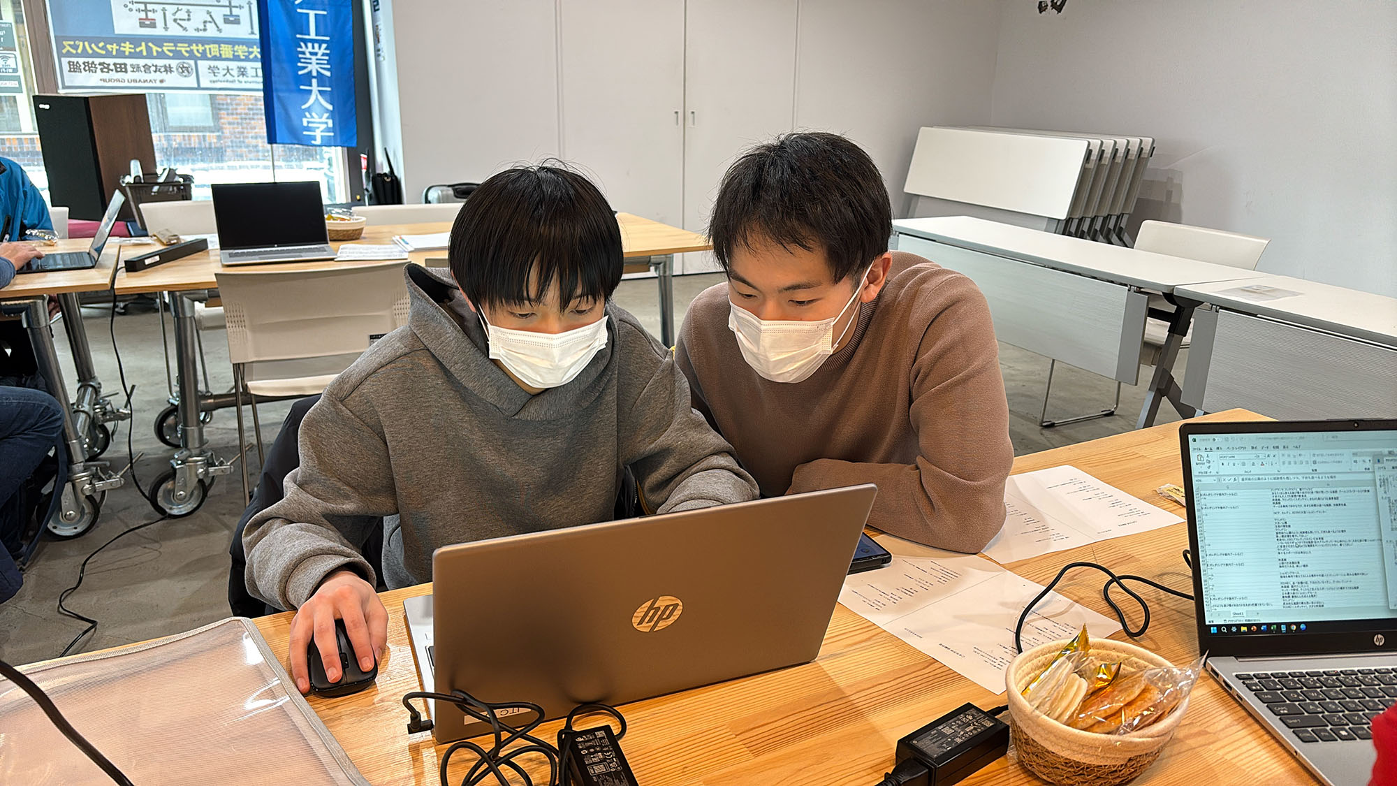 学生サポーターが、中高生一人ひとりに寄り添って
活動のサポートを行っております🍀