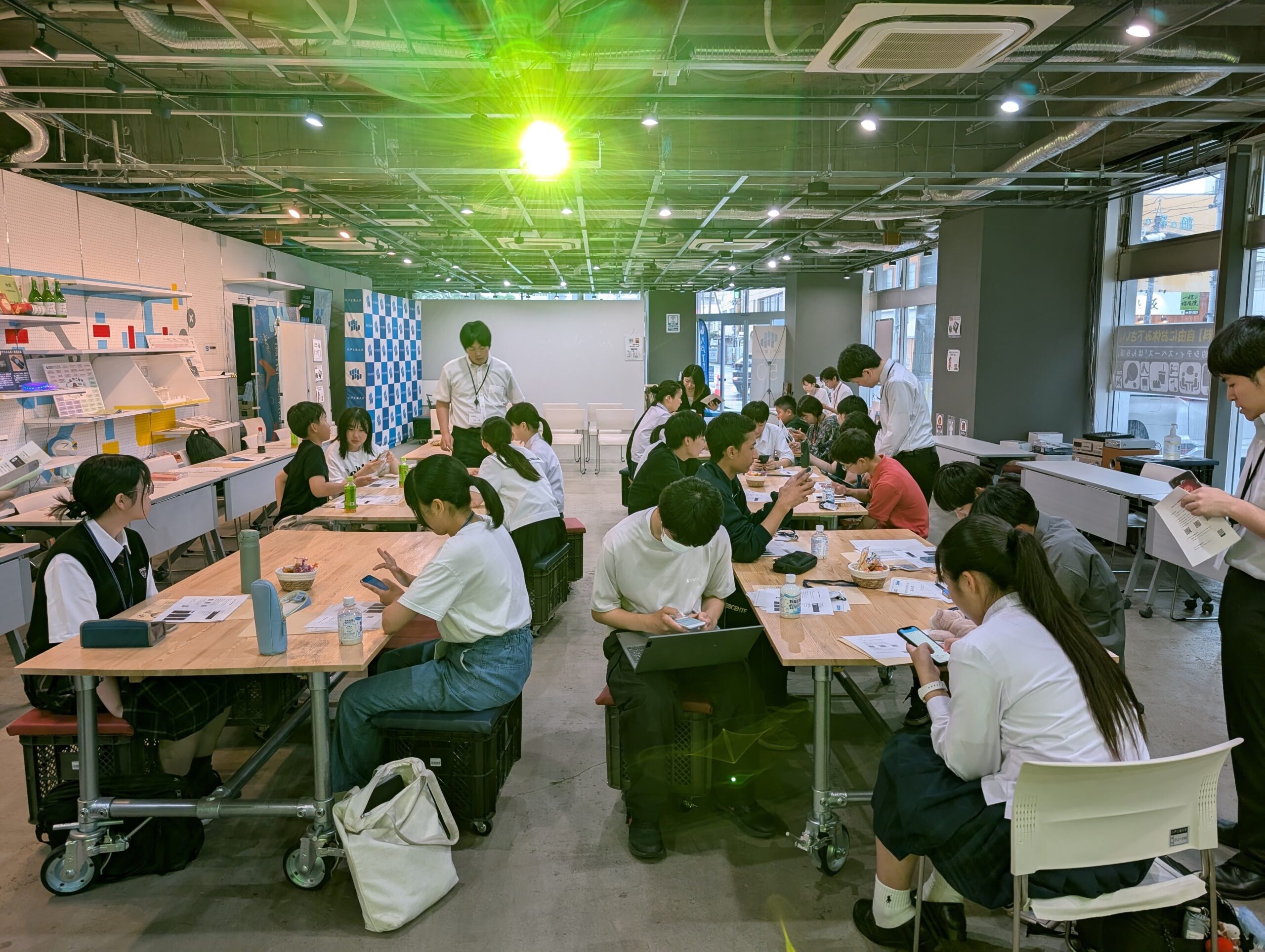 真剣に感じを探しています🤔