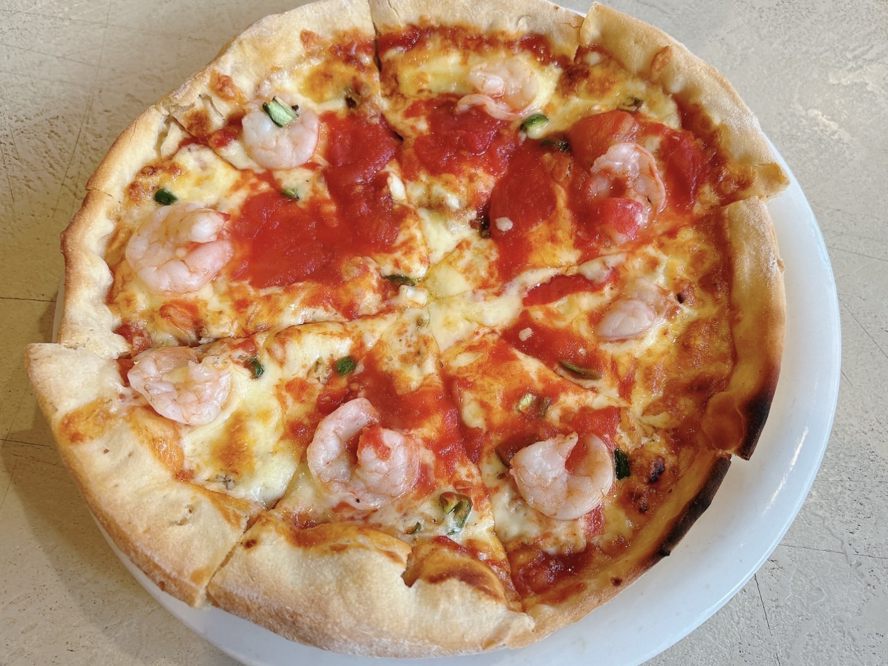 これが噂の海鮮ピザ！
ちなみにこちらはMサイズ
ボリュームがあり、あっつあつでとても美味しかったです✨